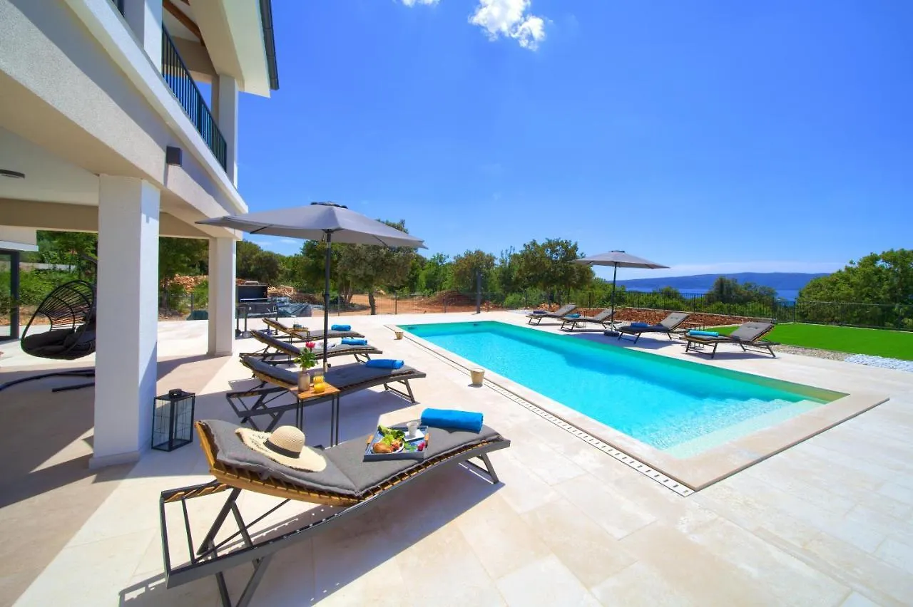 Villa Magnifica With Pool Pinezici