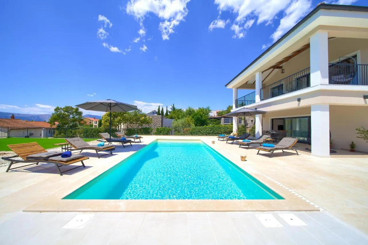 Villa Magnifica With Pool Pinezici