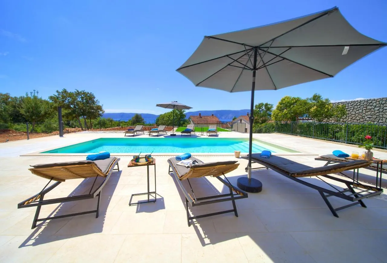 Villa Magnifica With Pool Pinezici