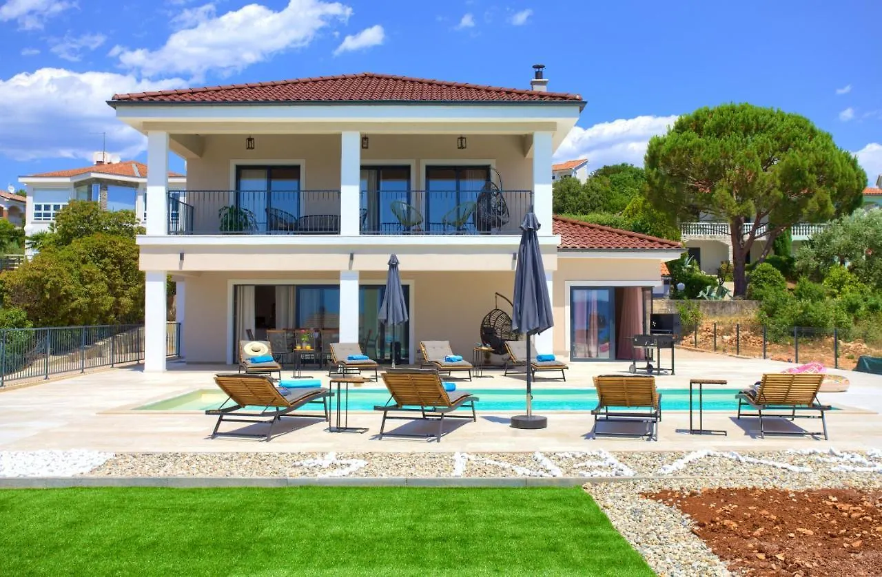 Villa Magnifica With Pool Pinezici