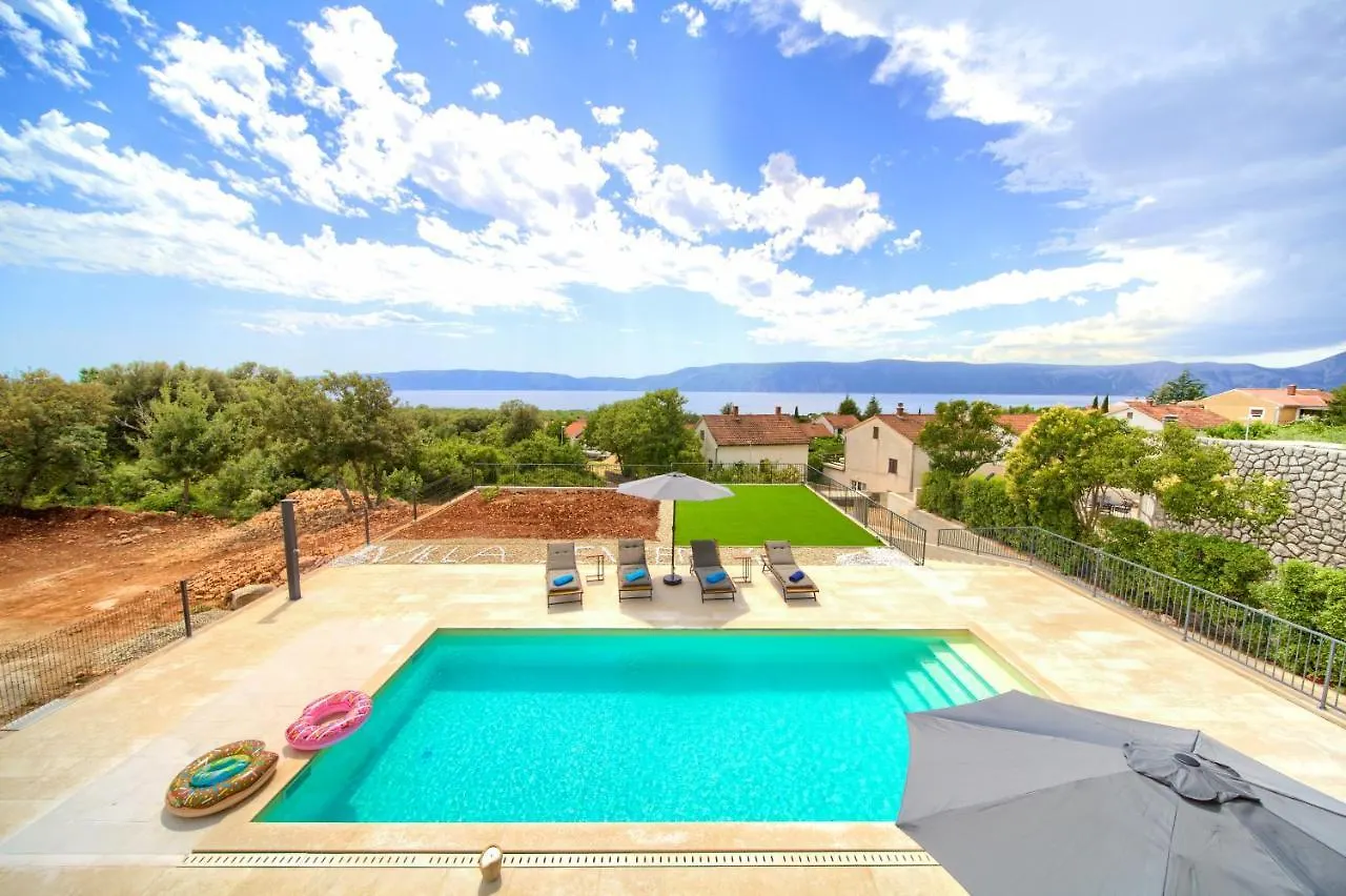 Villa Magnifica With Pool Pinezici