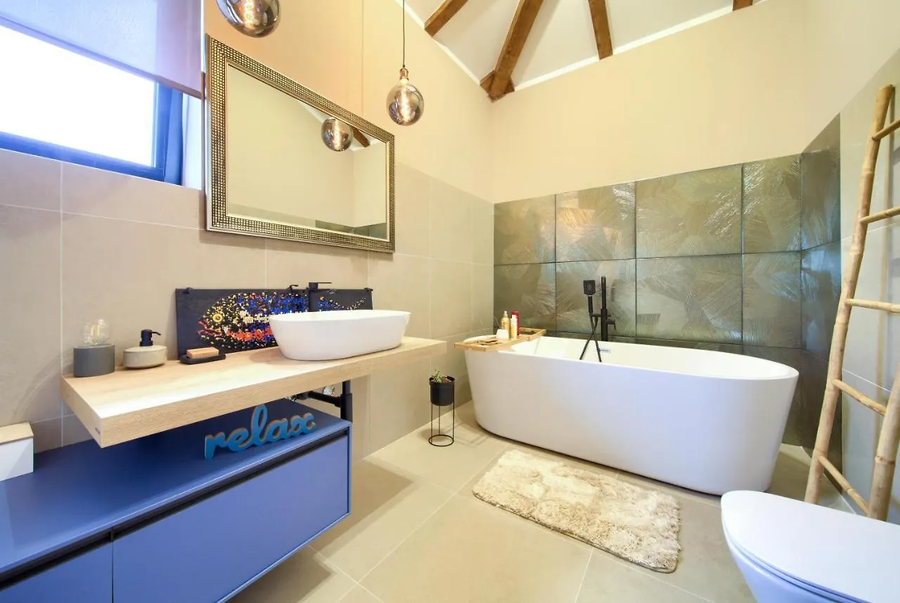 Villa Magnifica With Pool Pinezići 0*,